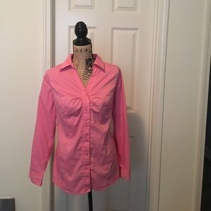 ⭐️Pretty pink button down shirt